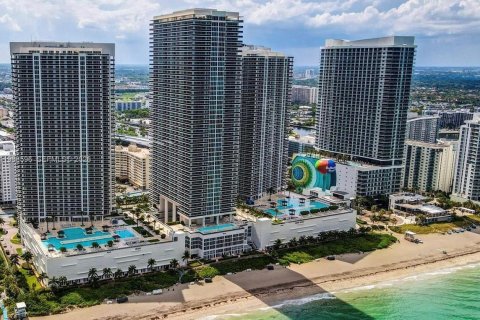 Condo in Hallandale Beach, Florida, 1 bedroom  № 2060465 - photo 15