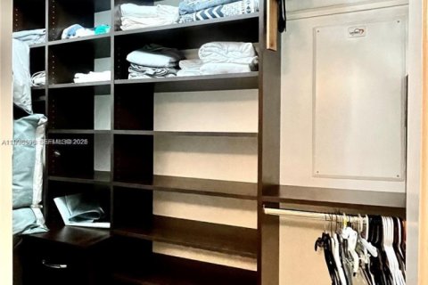 Condo in Hallandale Beach, Florida, 1 bedroom  № 2060465 - photo 11