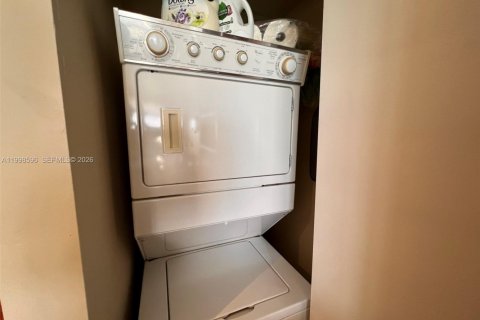 Condo in Hallandale Beach, Florida, 1 bedroom  № 2060465 - photo 8