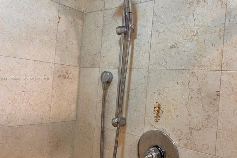 Condo in Hallandale Beach, Florida, 1 bedroom  № 2060465 - photo 14