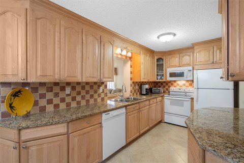 Villa ou maison à vendre à Tamarac, Floride: 2 chambres, 126.9 m2 № 1799306 - photo 10