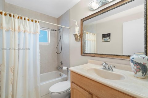 Villa ou maison à vendre à Tamarac, Floride: 2 chambres, 126.9 m2 № 1799306 - photo 17