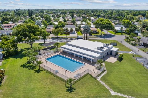Villa ou maison à vendre à Tamarac, Floride: 2 chambres, 126.9 m2 № 1799306 - photo 22