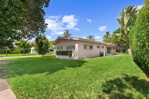 Terreno en venta en Miami Beach, Florida № 1999818 - foto 17