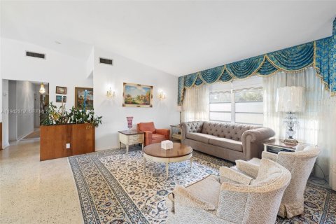 Terreno en venta en Miami Beach, Florida № 1999818 - foto 3