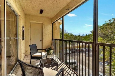Condo in Oakland Park, Florida, 2 bedrooms  № 2088952 - photo 17