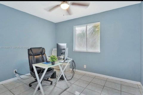 Condo in Oakland Park, Florida, 2 bedrooms  № 2088952 - photo 13