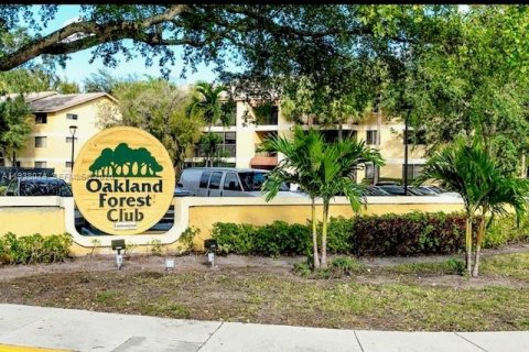 Condo in Oakland Park, Florida, 2 bedrooms  № 2088952 - photo 19