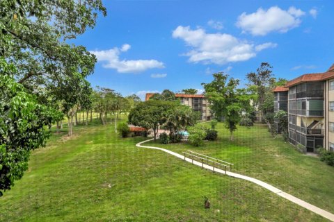 Condo in Lauderhill, Florida, 3 bedrooms  № 1103398 - photo 1