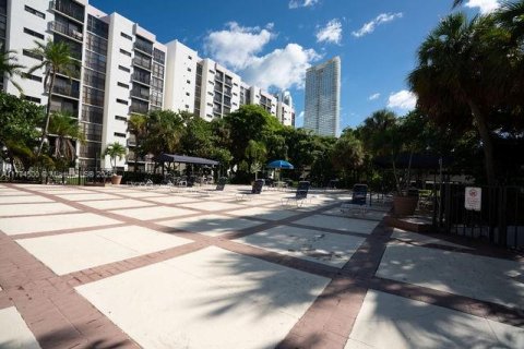 Condominio en venta en Sunny Isles Beach, Florida, 2 dormitorios, 83.05 m2 № 2012304 - foto 23