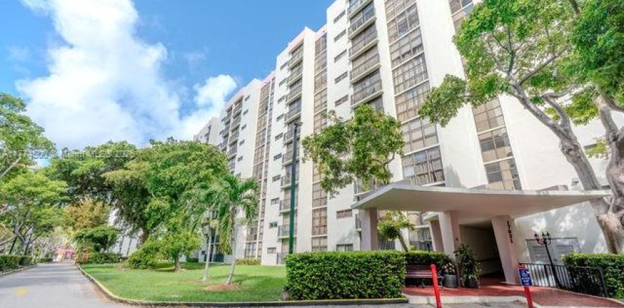 Condominio en Sunny Isles Beach, Florida, 2 dormitorios  № 2012304