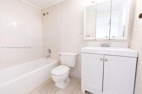 Condominio en venta en Sunny Isles Beach, Florida, 2 dormitorios, 83.05 m2 № 2012304 - foto 8