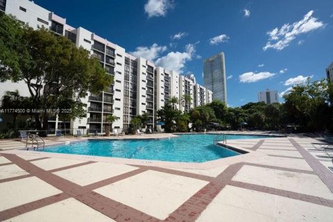 Condominio en venta en Sunny Isles Beach, Florida, 2 dormitorios, 83.05 m2 № 2012304 - foto 25