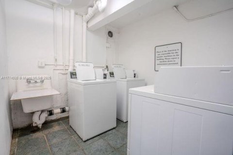 Condominio en venta en Sunny Isles Beach, Florida, 2 dormitorios, 83.05 m2 № 2012304 - foto 9