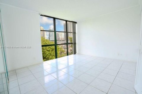 Condominio en venta en Sunny Isles Beach, Florida, 2 dormitorios, 83.05 m2 № 2012304 - foto 6