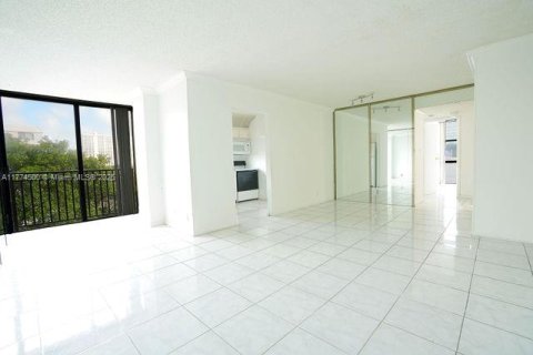 Condominio en venta en Sunny Isles Beach, Florida, 2 dormitorios, 83.05 m2 № 2012304 - foto 5