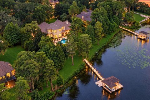 House in Orlando, Florida 5 bedrooms, 425.77 sq.m. № 2369116