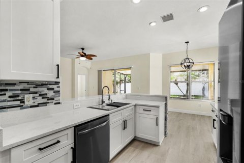 House in Riverview, Florida 3 bedrooms, 153.94 sq.m. № 2239275 - photo 16