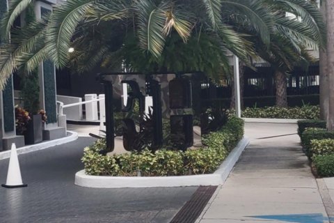 Condominio en alquiler en Miami, Florida, 1 dormitorio, 59.46 m2 № 1226710 - foto 1