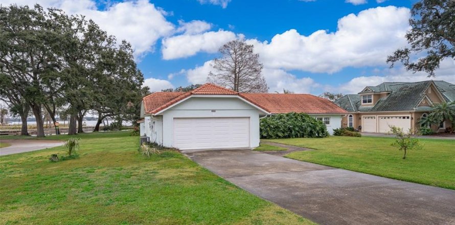 House in Leesburg, Florida 4 bedrooms, 282.89 sq.m. № 1732891
