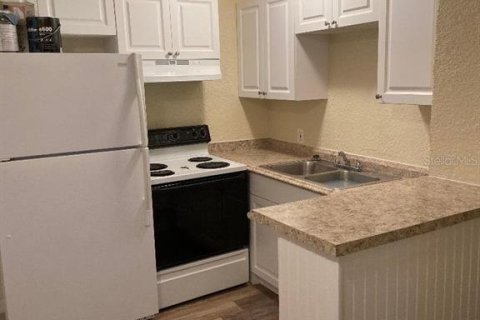 Casa en alquiler en Saint Petersburg, Florida, 3 dormitorios, 95.41 m2 № 1901803 - foto 5
