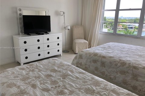 Condominio en alquiler en Miami Beach, Florida, 3 dormitorios, 126.35 m2 № 1928862 - foto 8