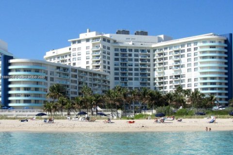 Condominio en alquiler en Miami Beach, Florida, 3 dormitorios, 126.35 m2 № 1928862 - foto 1
