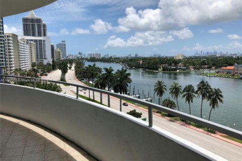 Condominio en alquiler en Miami Beach, Florida, 3 dormitorios, 126.35 m2 № 1928862 - foto 2