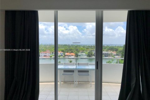 Condominio en alquiler en Miami Beach, Florida, 3 dormitorios, 126.35 m2 № 1928862 - foto 12