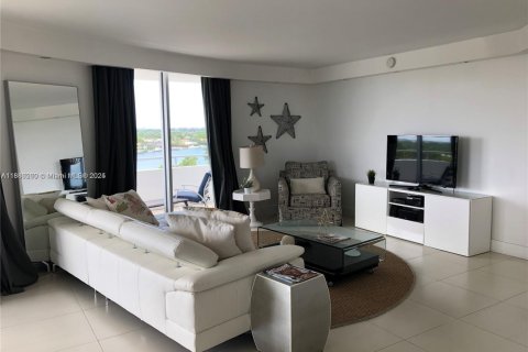 Condominio en alquiler en Miami Beach, Florida, 3 dormitorios, 126.35 m2 № 1928862 - foto 13