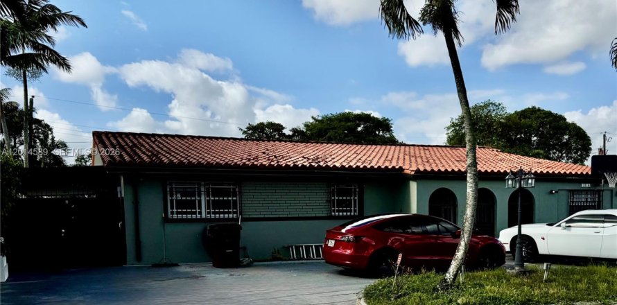 Casa en Hialeah, Florida 5 dormitorios, 239.13 m2 № 2076526