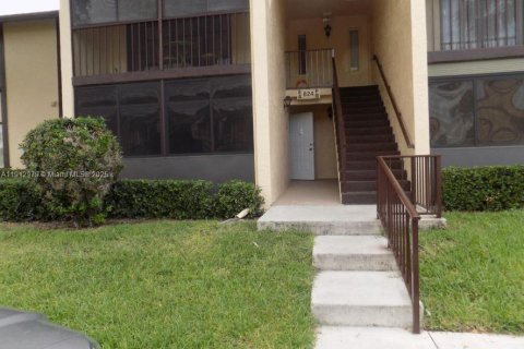 Copropriété à louer à West Palm Beach, Floride: 2 chambres, 103.21 m2 № 1971492 - photo 1