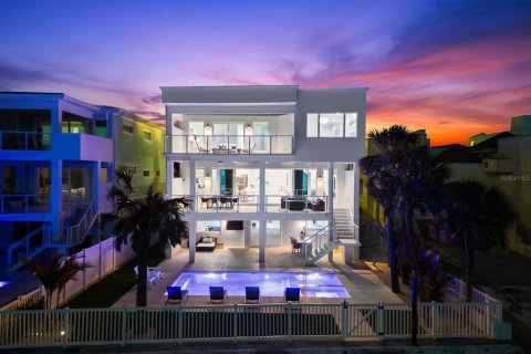 House in Indian Rocks Beach, Florida 5 bedrooms, 541.43 sq.m. № 1655151 - photo 4