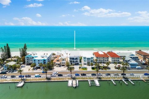 House in Indian Rocks Beach, Florida 5 bedrooms, 541.43 sq.m. № 1655151 - photo 2