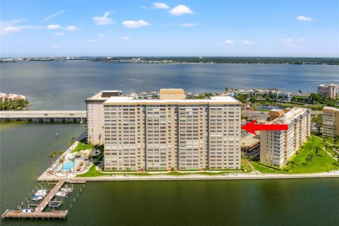 Condo in Saint Petersburg, Florida, 3 bedrooms  № 1410232 - photo 1