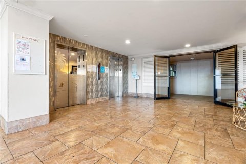 Condo in Saint Petersburg, Florida, 3 bedrooms  № 1410232 - photo 2