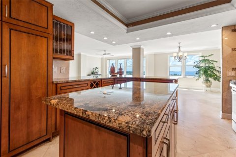 Condo in Saint Petersburg, Florida, 3 bedrooms  № 1410232 - photo 11