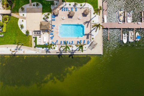 Condo in Saint Petersburg, Florida, 3 bedrooms  № 1410232 - photo 28