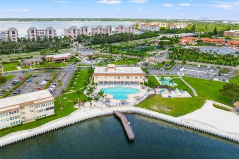 Condo in Saint Petersburg, Florida, 3 bedrooms  № 1410232 - photo 30