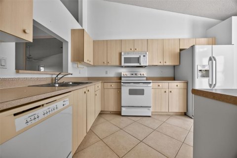 Townhouse in Delray Beach, Florida 2 bedrooms, 128.02 sq.m. № 1991561 - photo 13