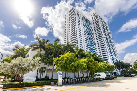 Condo in Miami Beach, Florida, 1 bedroom  № 2039836 - photo 21