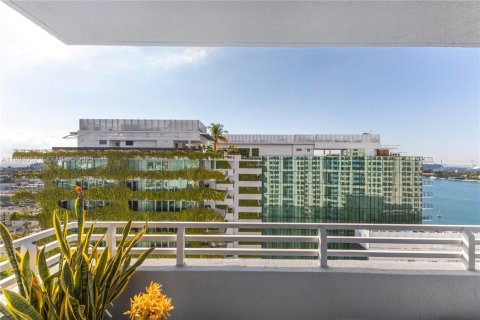 Condo in Miami Beach, Florida, 1 bedroom  № 2039836 - photo 11