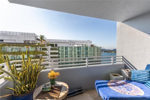 Condo in Miami Beach, Florida, 1 bedroom  № 2039836 - photo 12
