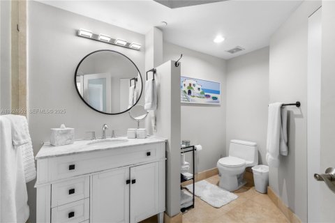 Condo in Miami Beach, Florida, 1 bedroom  № 2039836 - photo 17