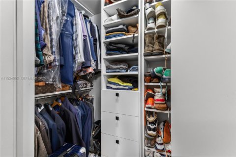 Condo in Miami Beach, Florida, 1 bedroom  № 2039836 - photo 16