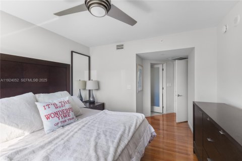 Condo in Miami Beach, Florida, 1 bedroom  № 2039836 - photo 15