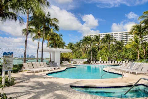 Condo in Miami Beach, Florida, 1 bedroom  № 2039836 - photo 24