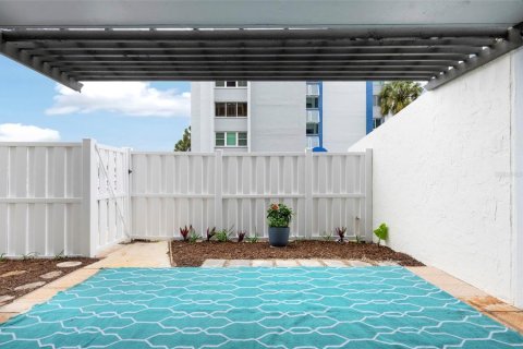Condominio en venta en Treasure Island, Florida, 1 dormitorio, 82.22 m2 № 2148184 - foto 14