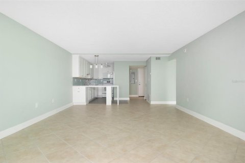 Condominio en venta en Treasure Island, Florida, 1 dormitorio, 82.22 m2 № 2148184 - foto 17