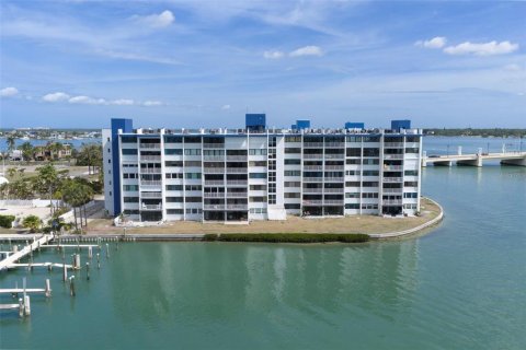 Condo à Treasure Island, Floride, 1 chambre № 2148184